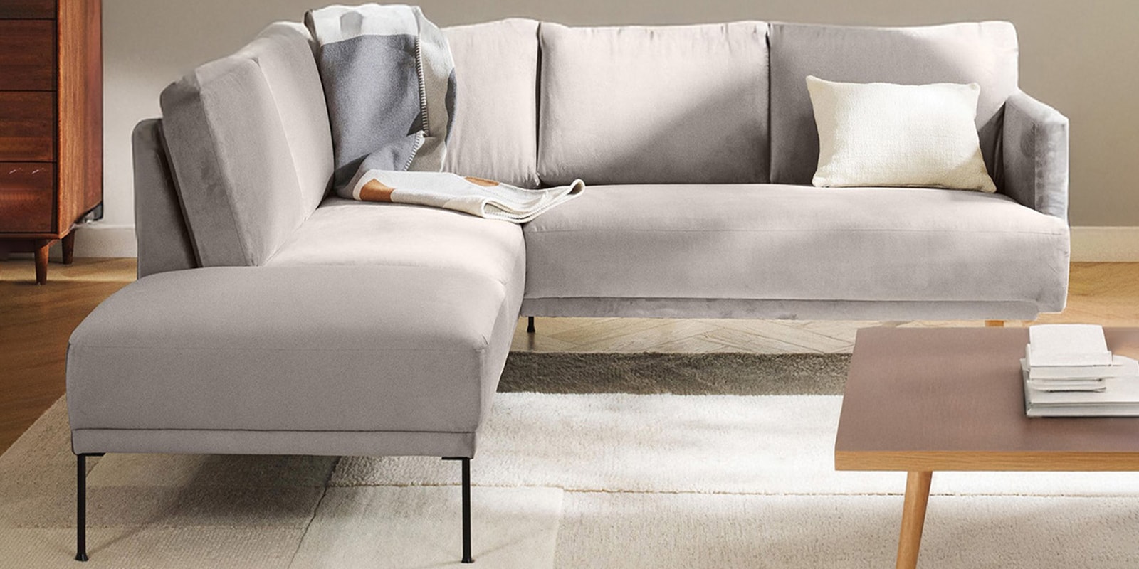 Modern Elegance Velvet Rhs Sectional Sofa ( 2+ Lounger ) In Chich Grey Color