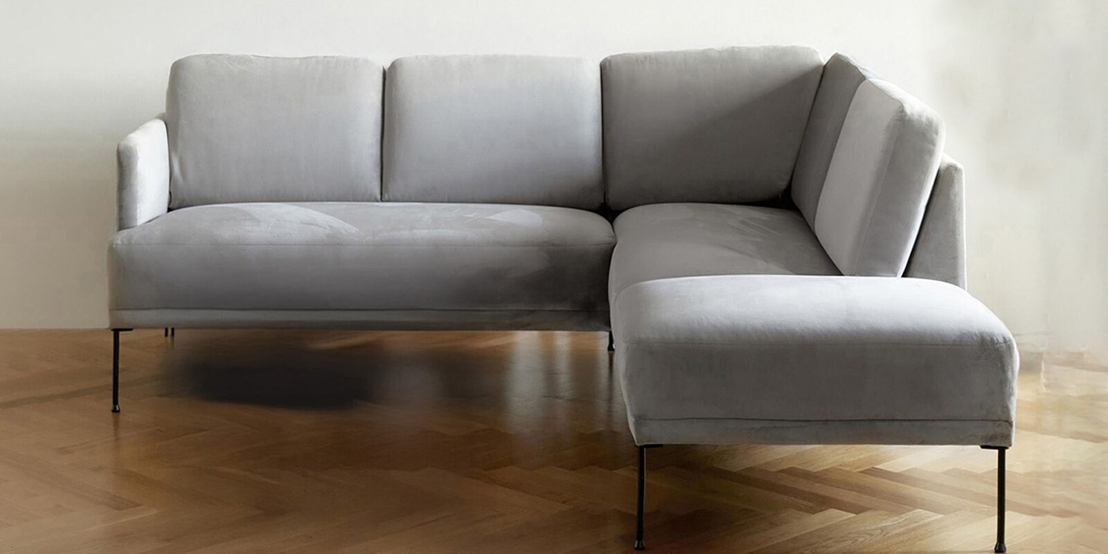 Modern Elegance Velvet Rhs Sectional Sofa ( 2+ Lounger ) In Grey Color