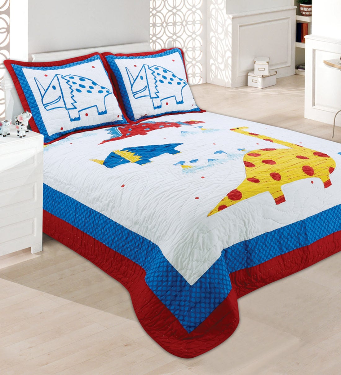 Buy Multicolor 250 GSM Queen Quilt and 2 Pillow covers By Quilting Tree