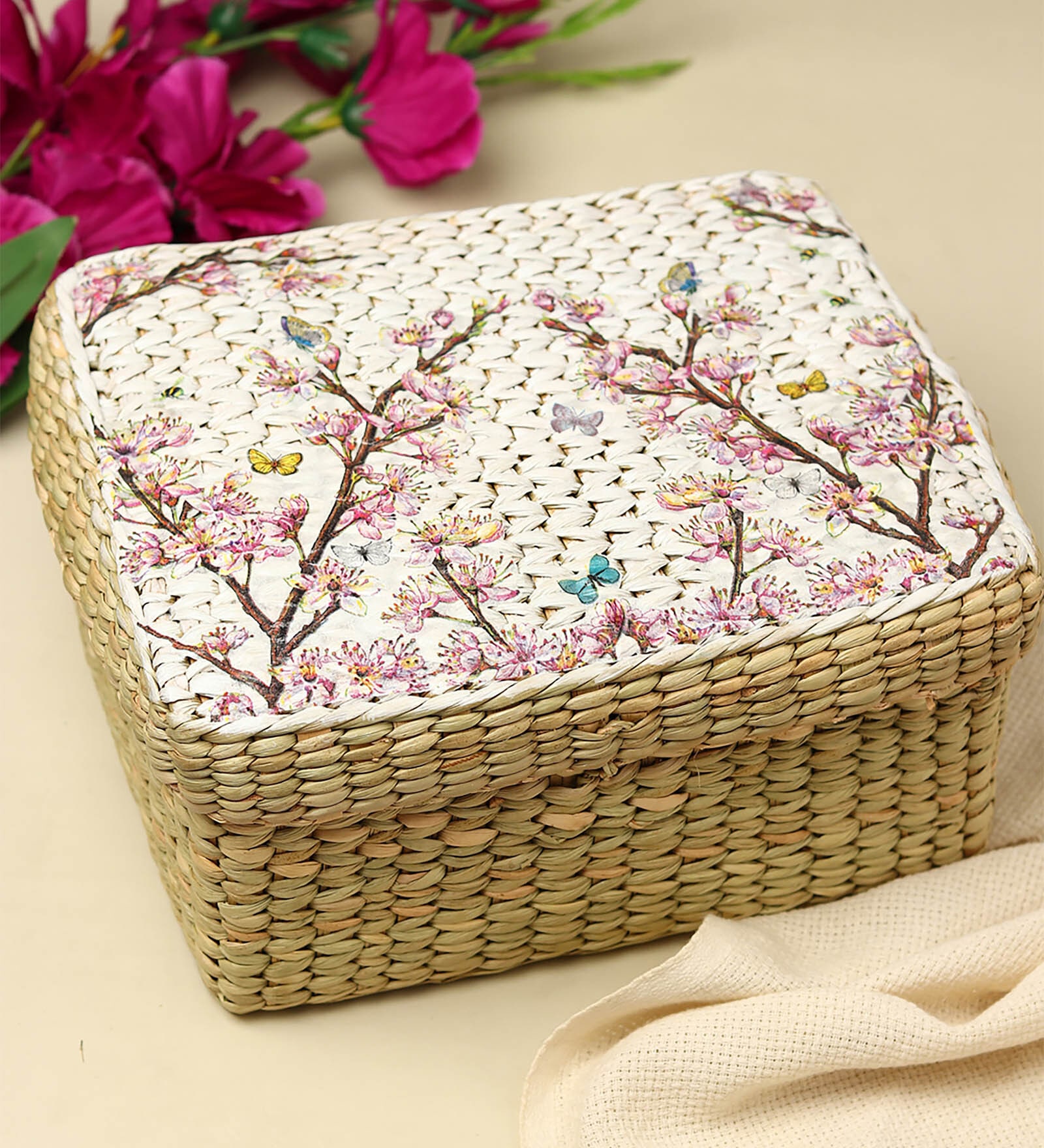 Multicolor  Seagrass Solid 11.02 x 9.1 Inches Storage Basket
