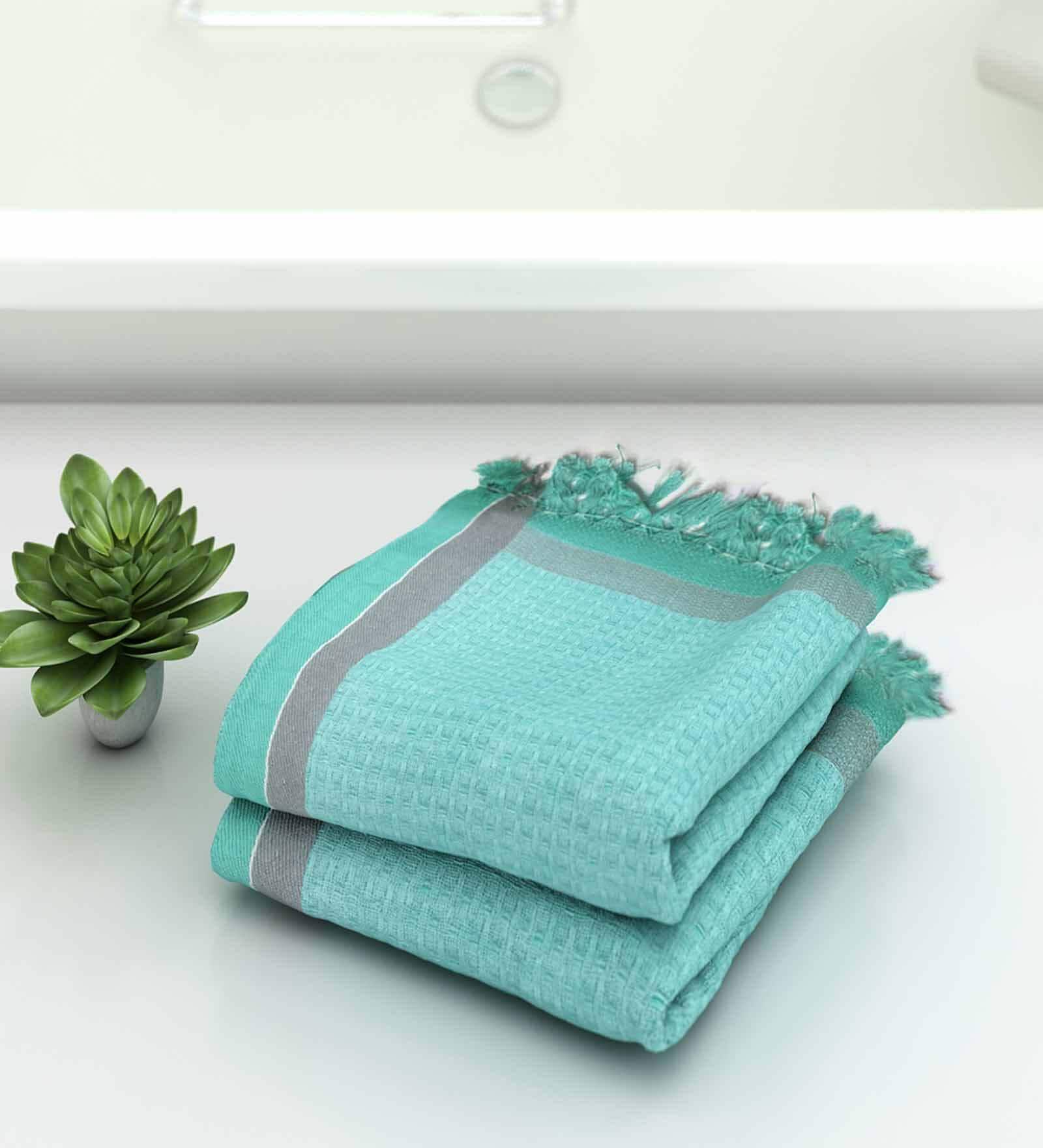 Green Patterned 210 GSM Cotton Bath Towels (Set of 2)