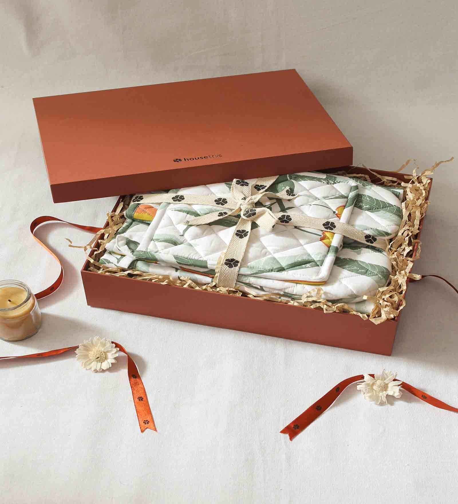 Multicolor Abstract Cotton Kitchen Linen Set