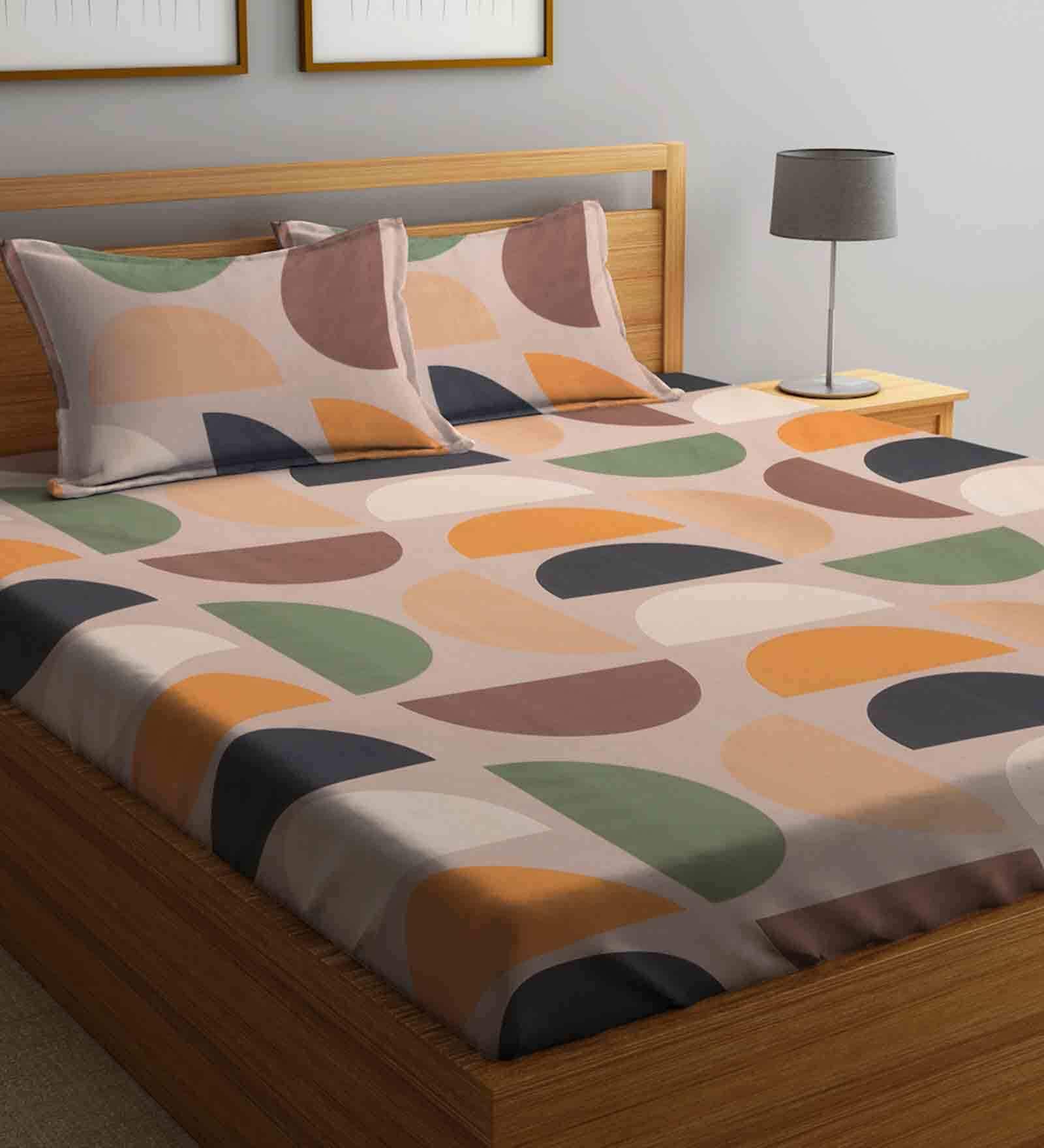 Multicolor Geometric TC 210 Polycotton King Sized Bedsheet With 2 Pillow Covers