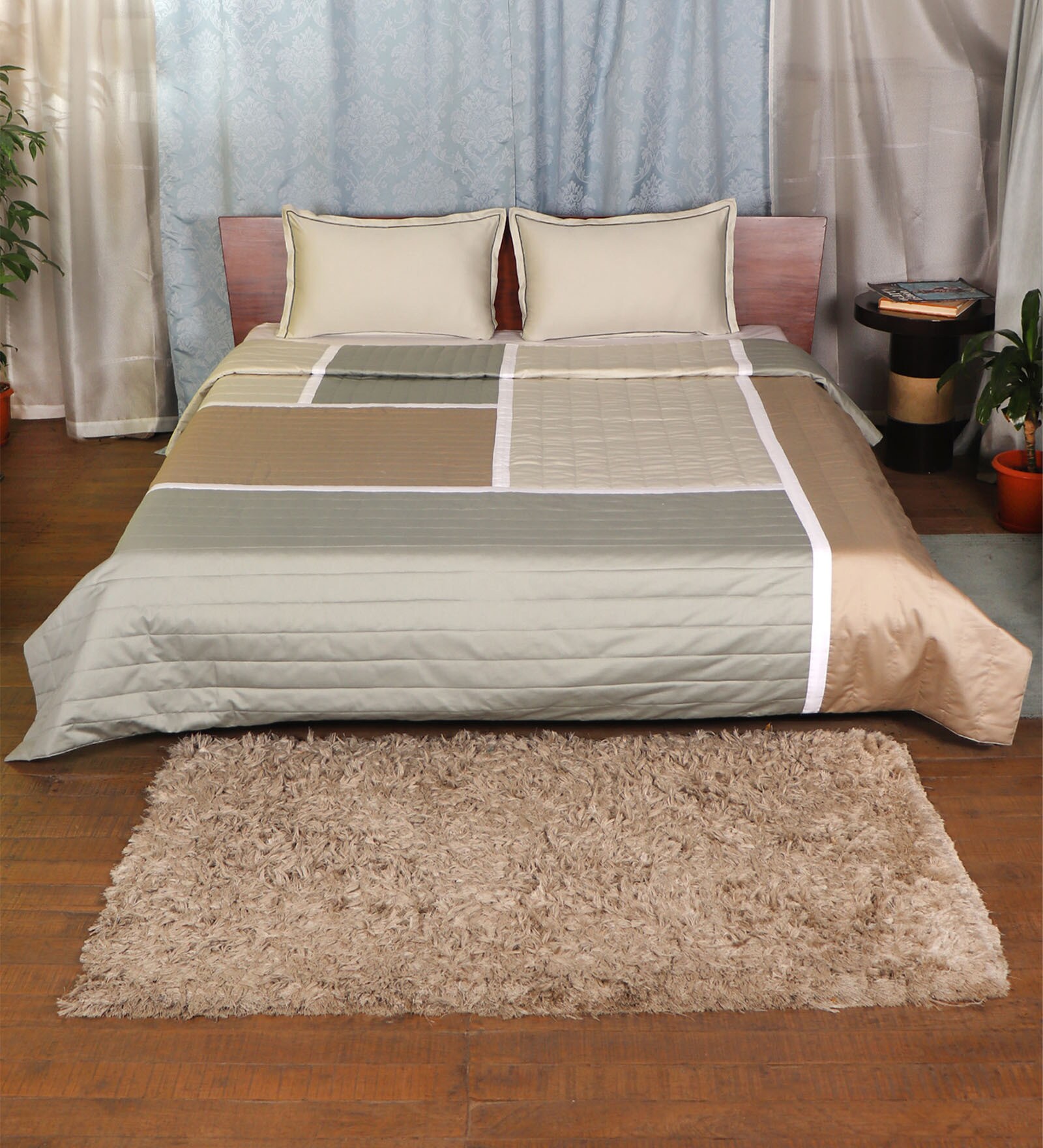 Buy Multicolor Cotton Geometric 150 GSM Quilt Set by Zeba at 10 OFF by