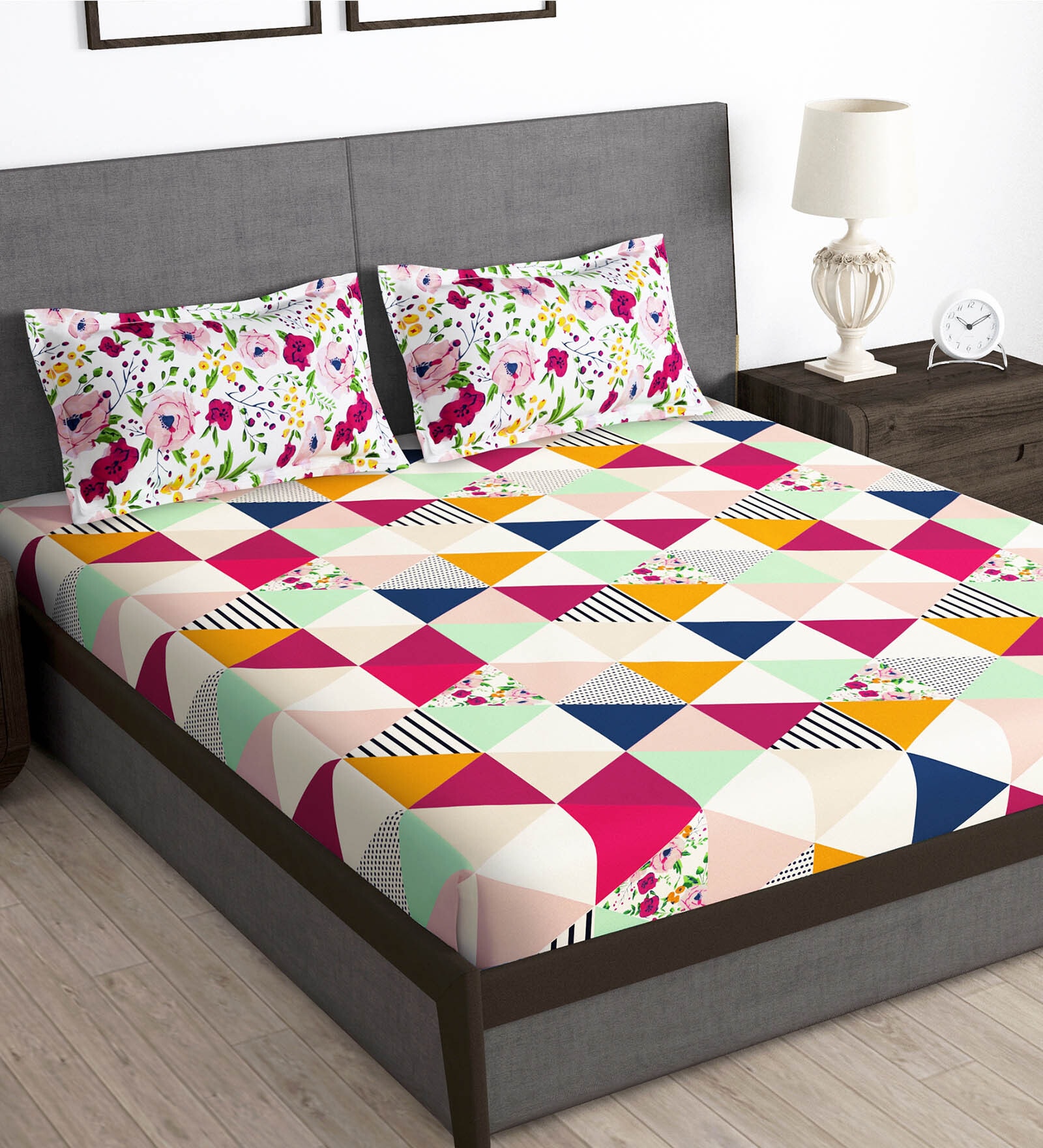 Multicolor Geometric 180 TC Microfiber Queen Size Bedsheet with 2 Pillow Covers