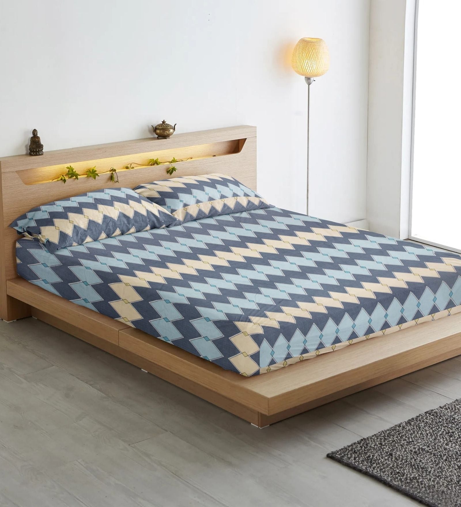 Multicolor Geometric 210 TC Cotton Blend Fitted Bedsheet & 2 Pillow Covers