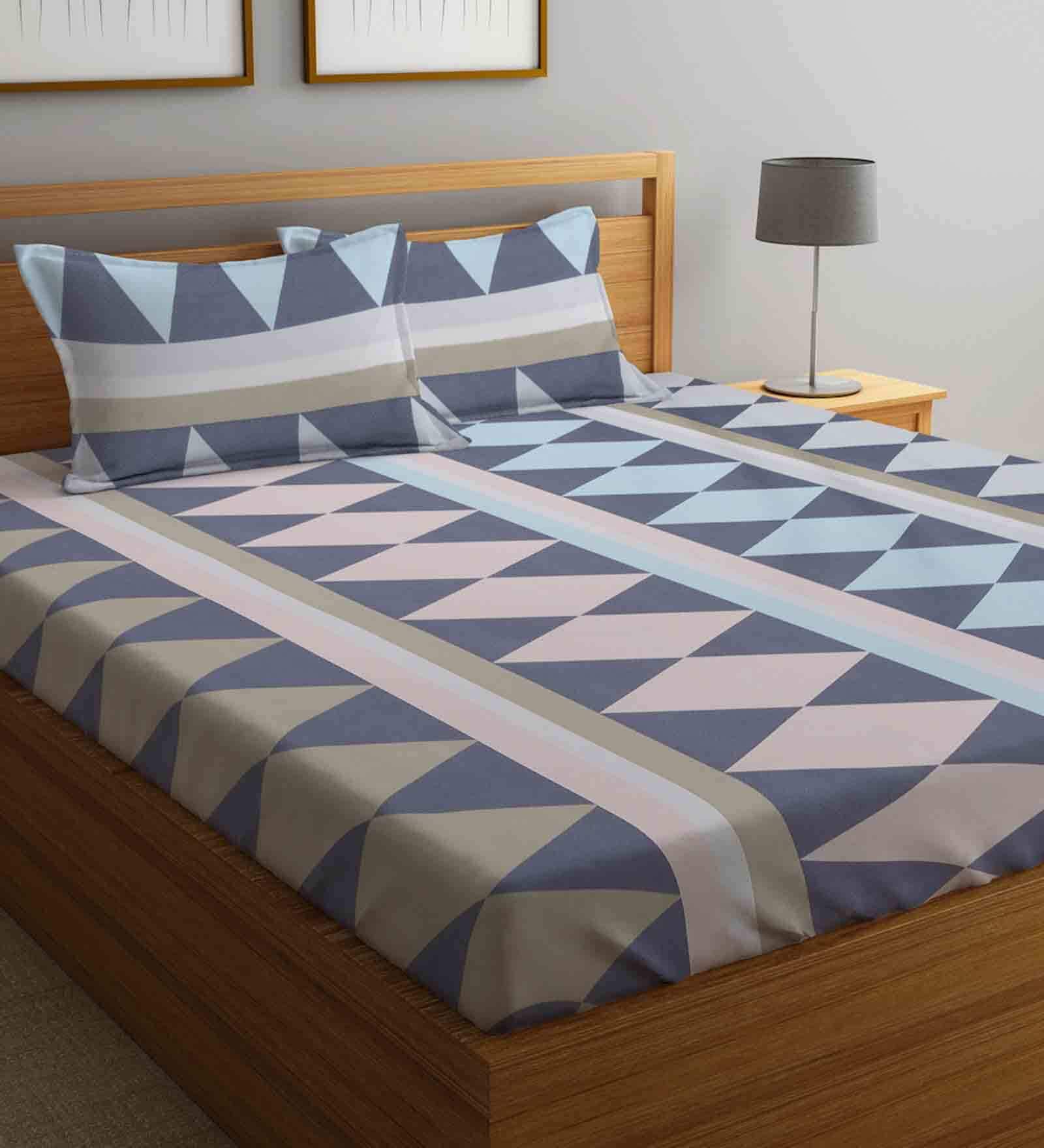 Multicolor Geometric TC 210 Polycotton King Sized Bedsheet With 2 Pillow Covers