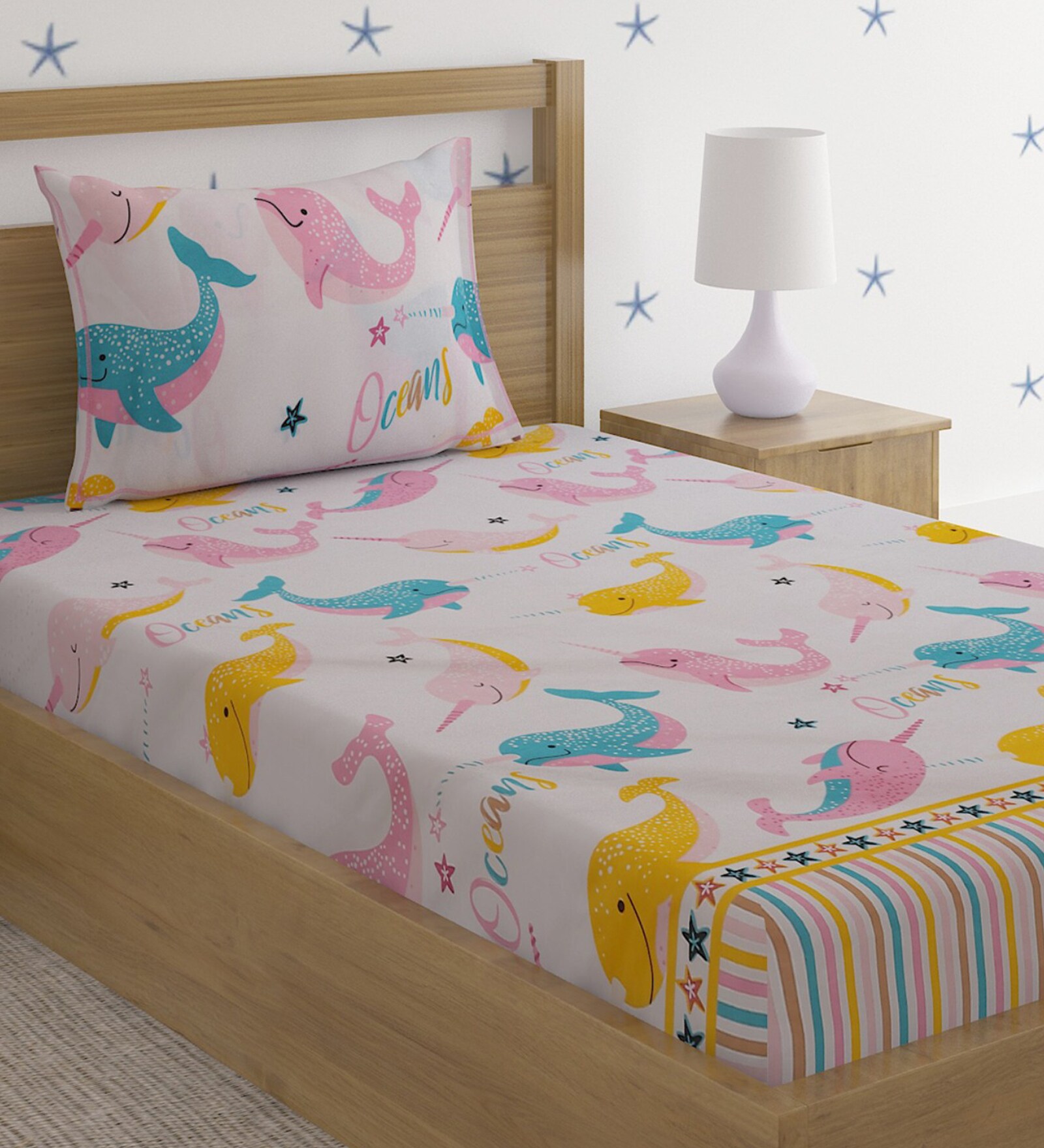 White Shark Print 220 TC Poly Cotton Single Size Bedsheet With 1 Pillow Covers
