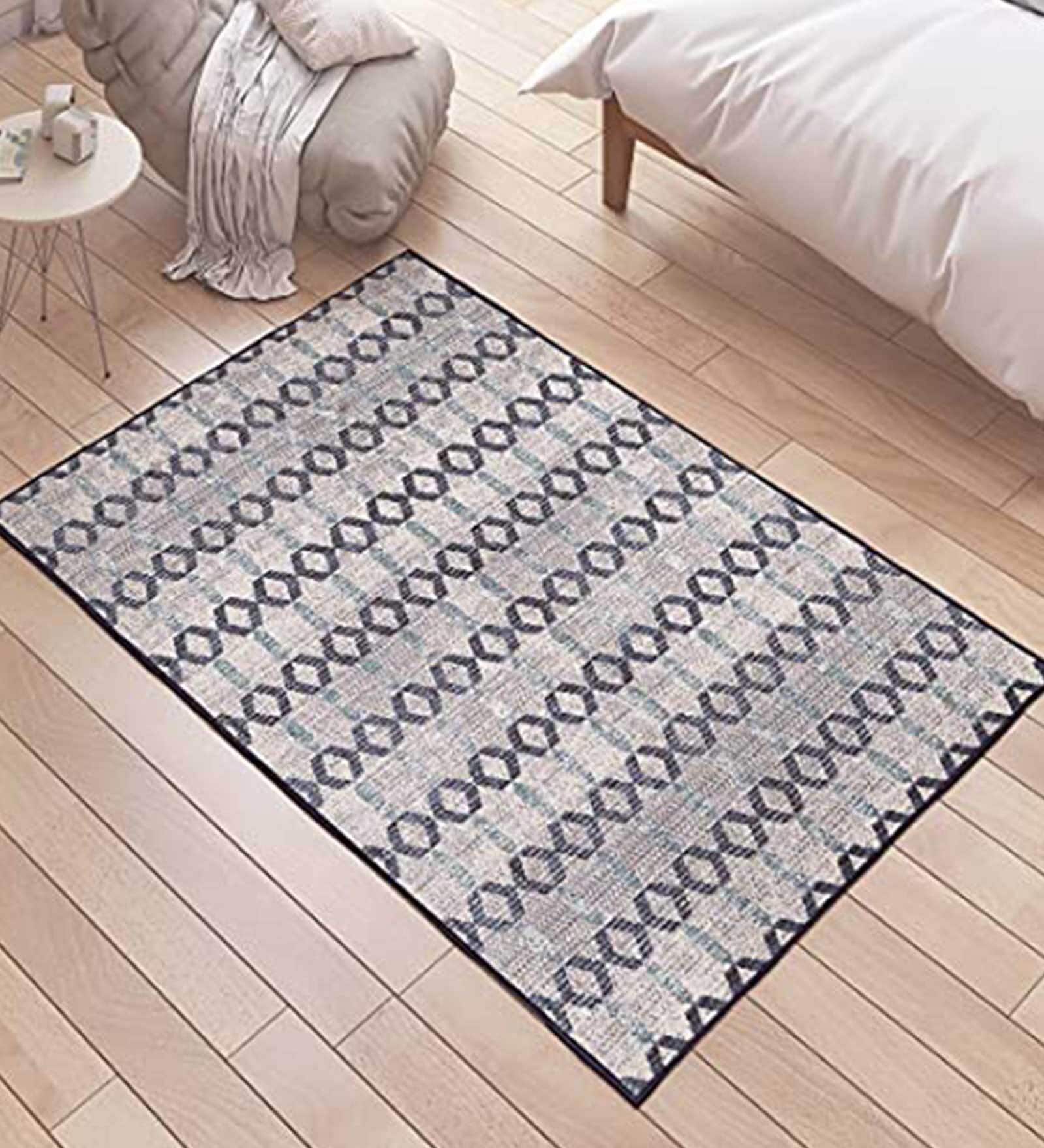 Grey Polyester Geometrical 4 x 6 Feet Machine Made Carpet