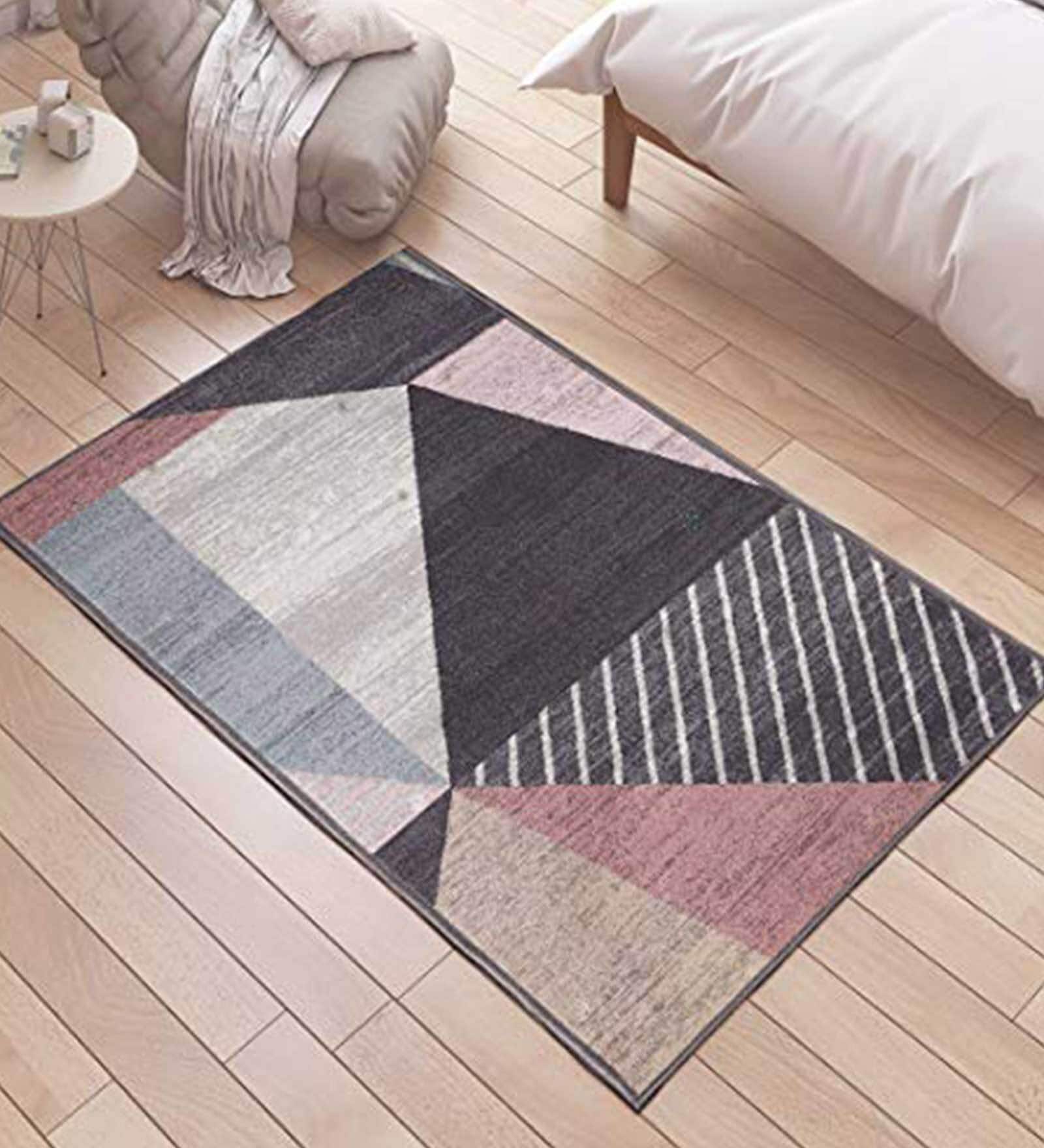 Grey Geometric Polyester 4 ft x 6 ft Machine Made Carpet