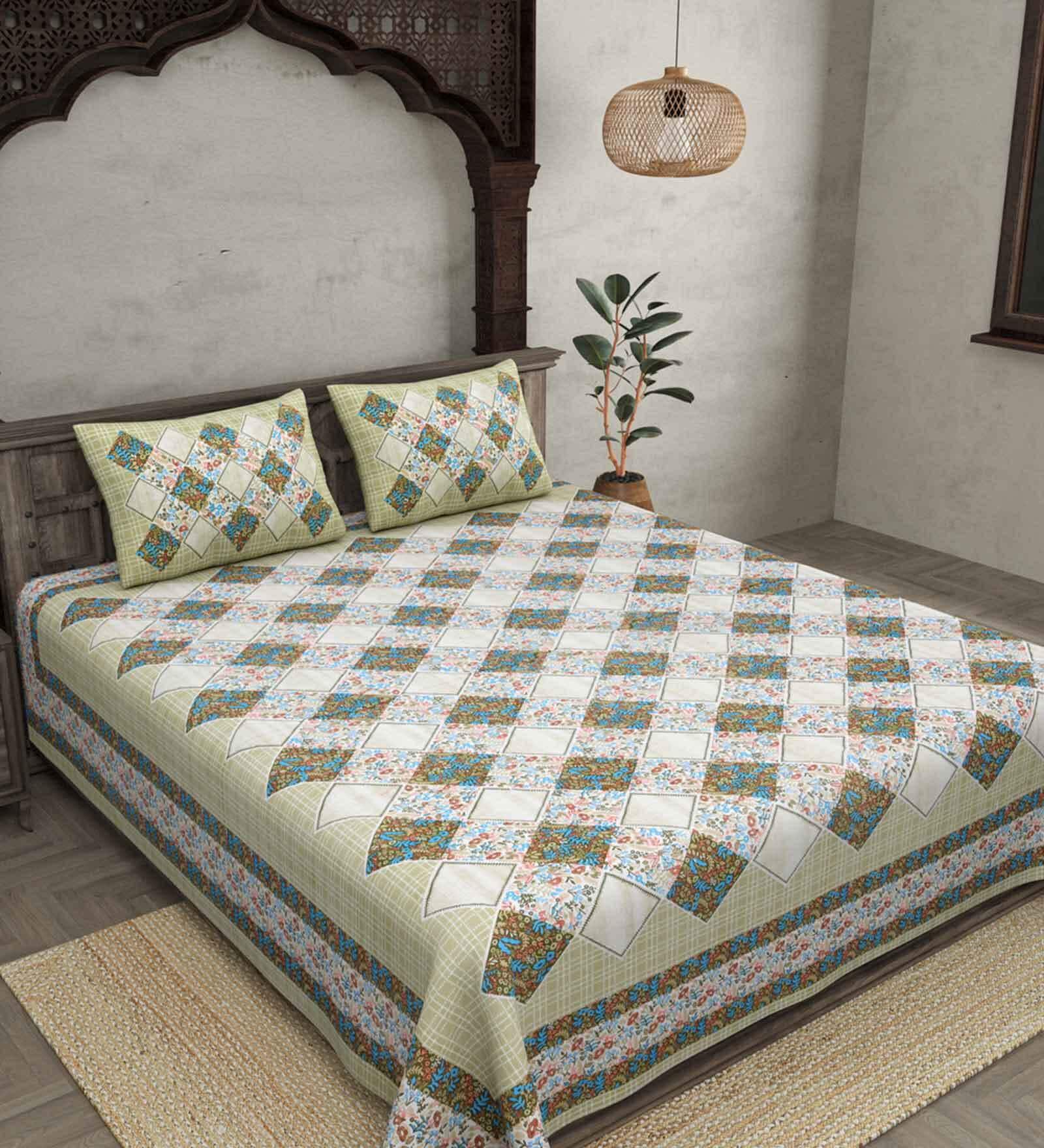 Green Geometric 240 TC Cotton King Sized Bed Sheets with 2 Pillow Covers
