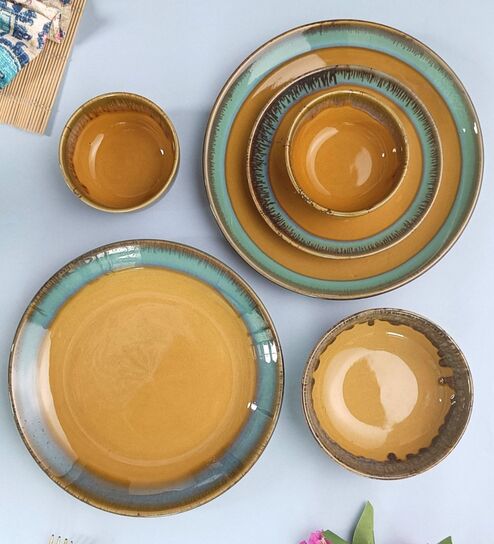 Mustard Studio Pottery 14 Pc Ceramic Dinner Set