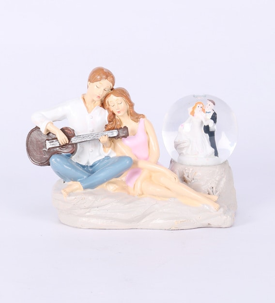 miniature couple figurine