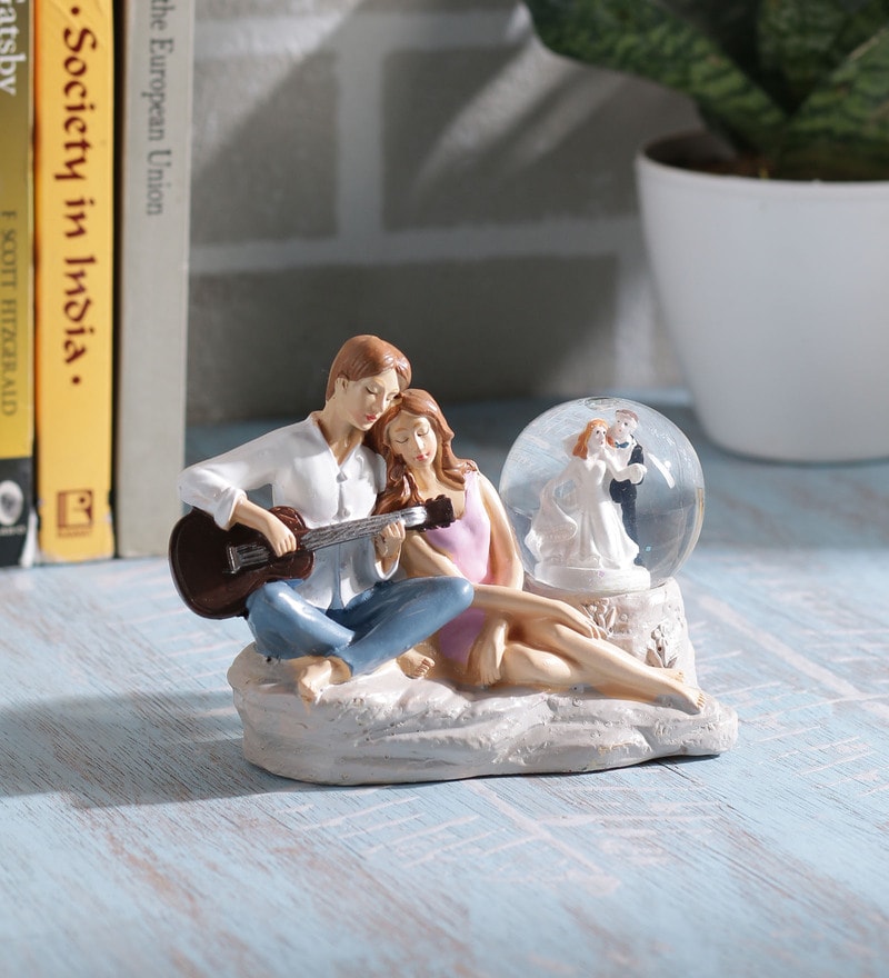 miniature couple figurine