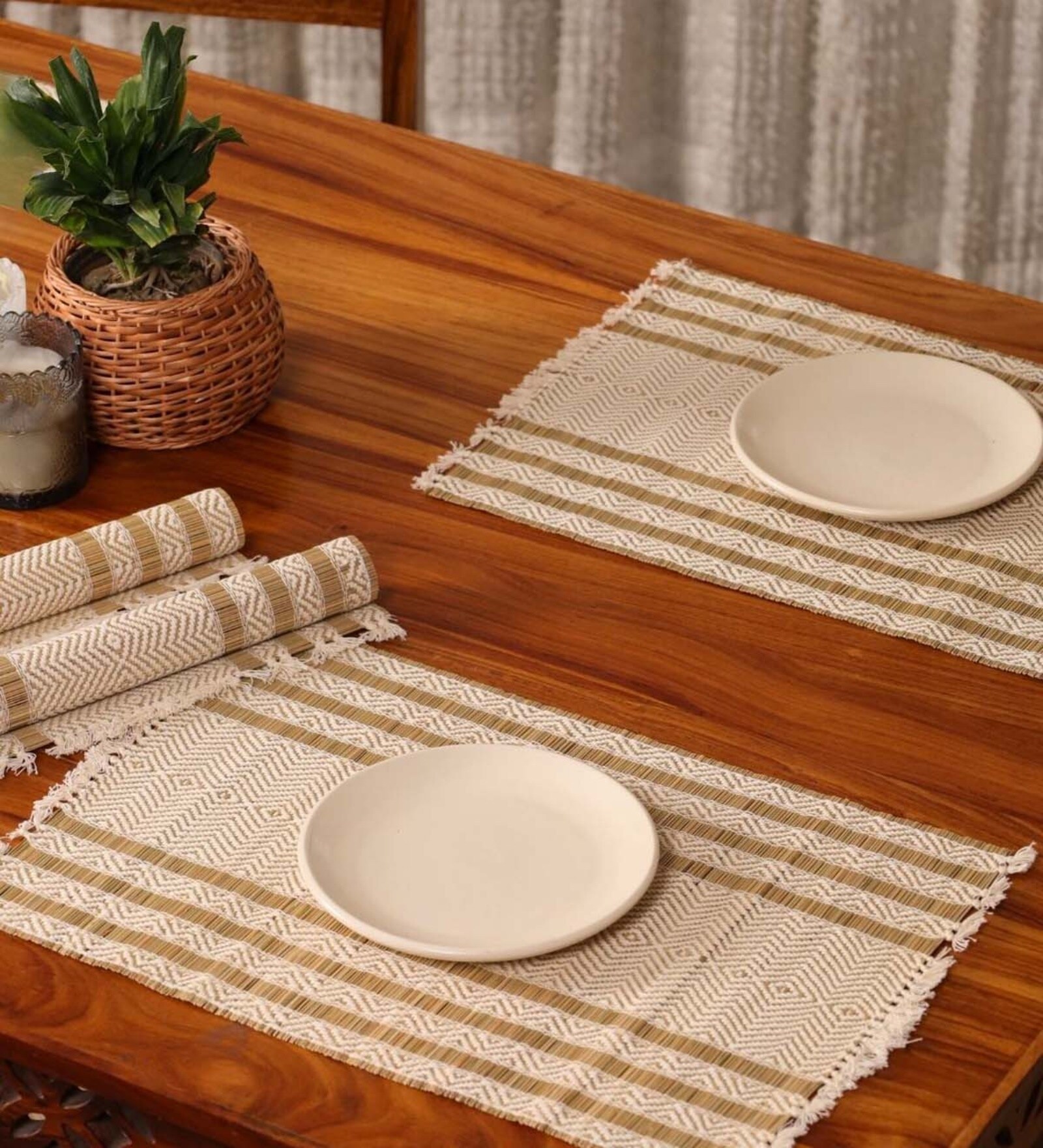 Natural Grass Handmade Heat Resistant Offwhite 4 Seater Set of 4 (12x18inches) Table Placemats
