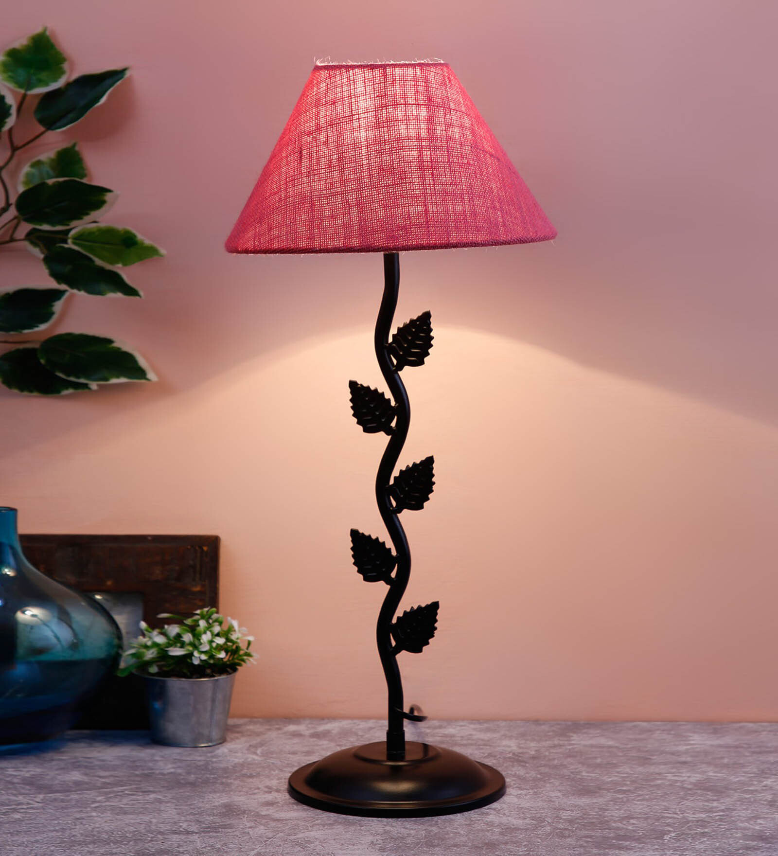 New Era Pink Jute Leaf Table Lamp