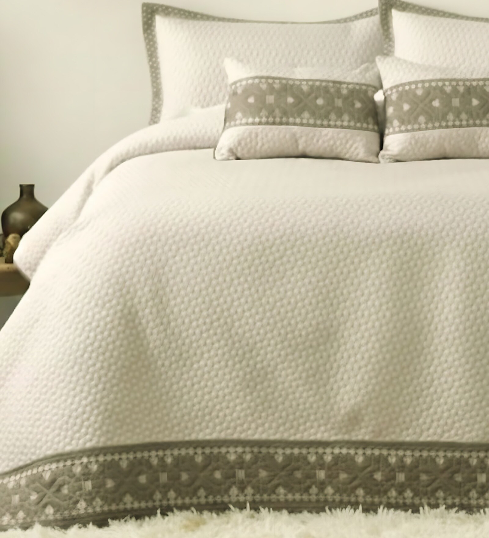 Noir 5 Pc- Quilted Bedcover With 2 Pillow Covers And 2 Cushions