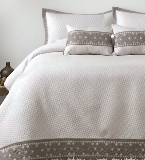 Noir 5 Pc- Quilted Bedcover With 2 Pillow Covers And 2 Cushions