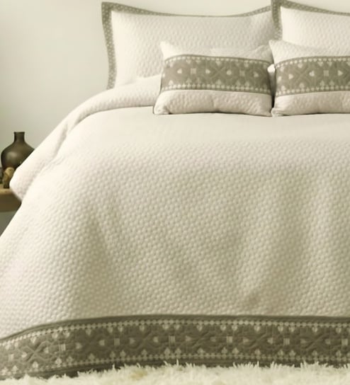 Noir 5 Pc- Quilted Bedcover With 2 Pillow Covers And 2 Cushions