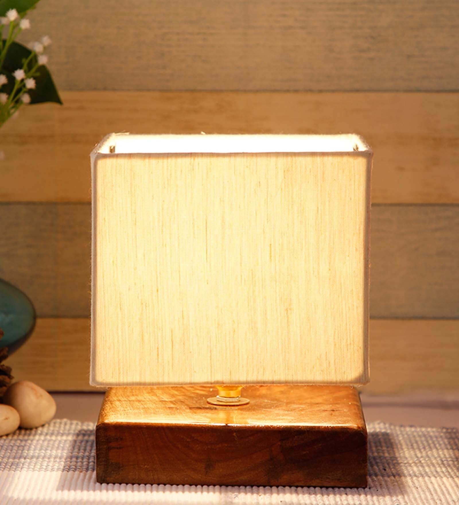 Off-White Cotton Shade Traditional Table Lamp With Natural Base