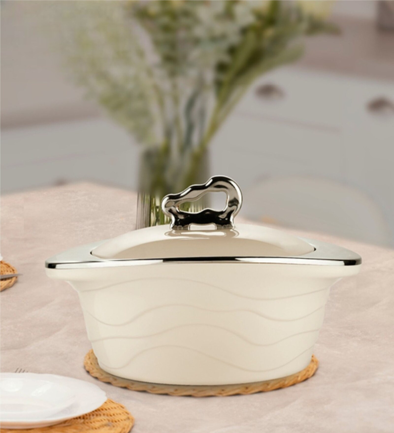 Off-White Zinna 2000ml Plastic & Steel  Casserole