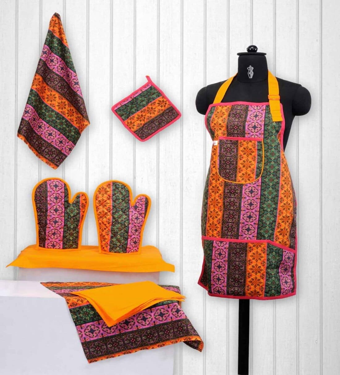 Buy Orange and Green Cotton Kitchen Linen Set (8 Pieces) by Swayam