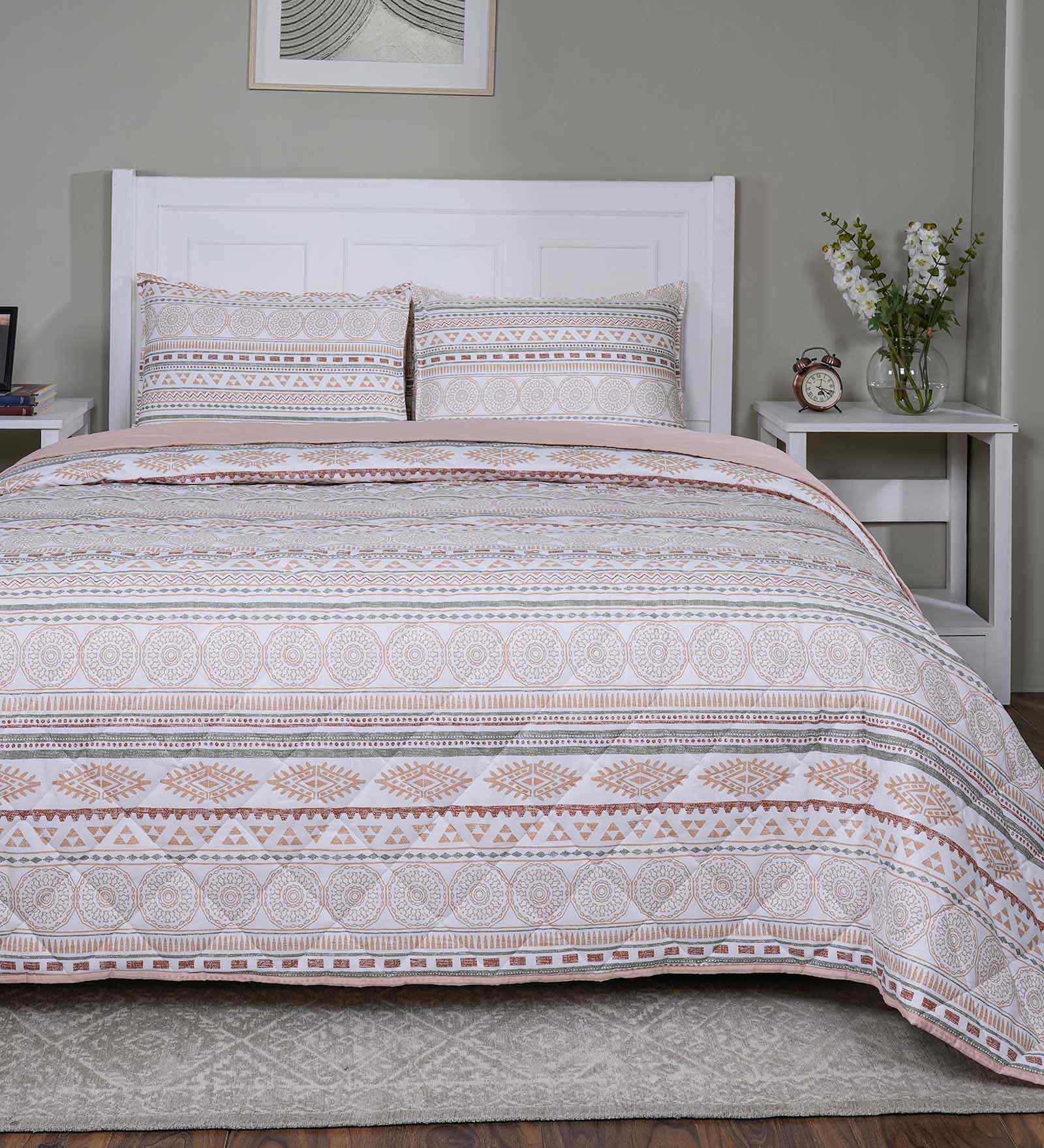 Peach Cotton Polyester Geometric Print 110 GSM Double Bed Quilt