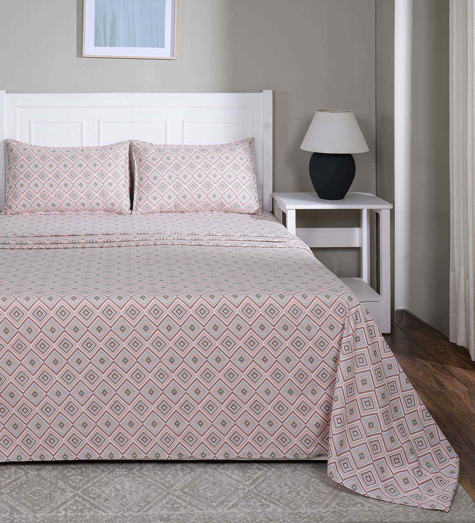 Peach Geometric Print 144 TC Cotton King Size Bed Sheet with 2 Pillow Covers Sensory Bloom Collection