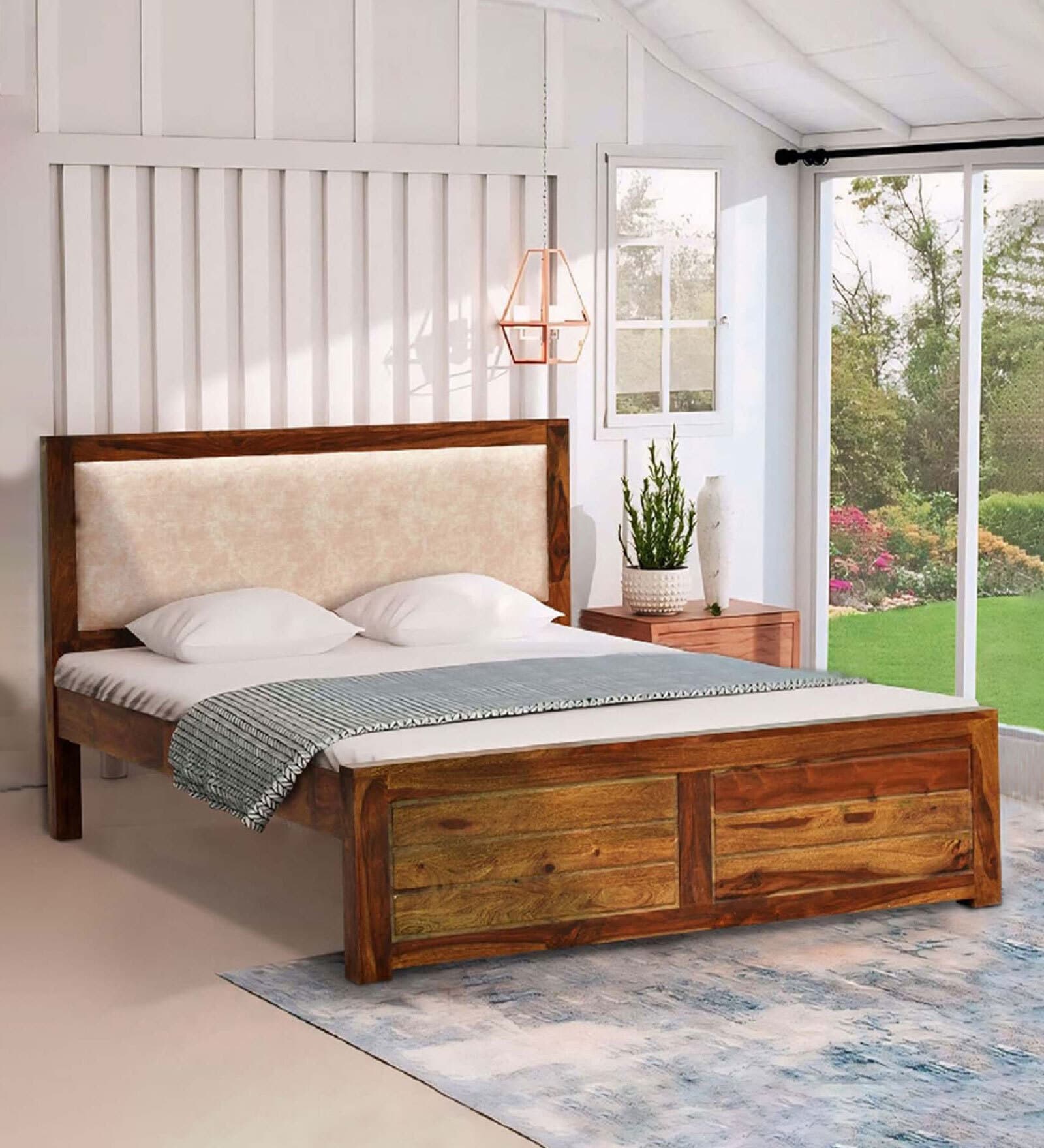 Pearl Sheesham Wood King Bed in Brown Finish