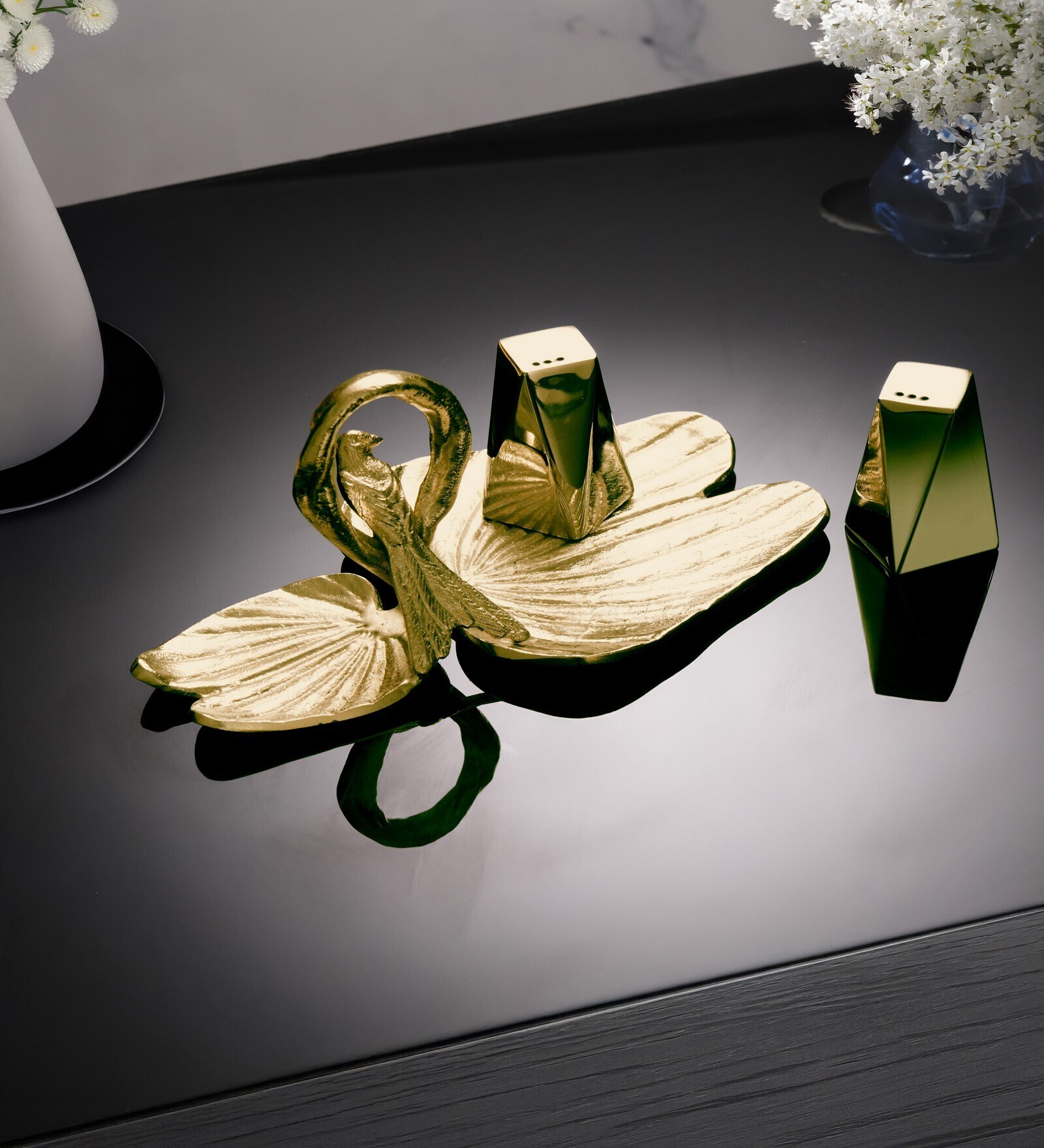 The Leafcraft Salter Stand(Gold)