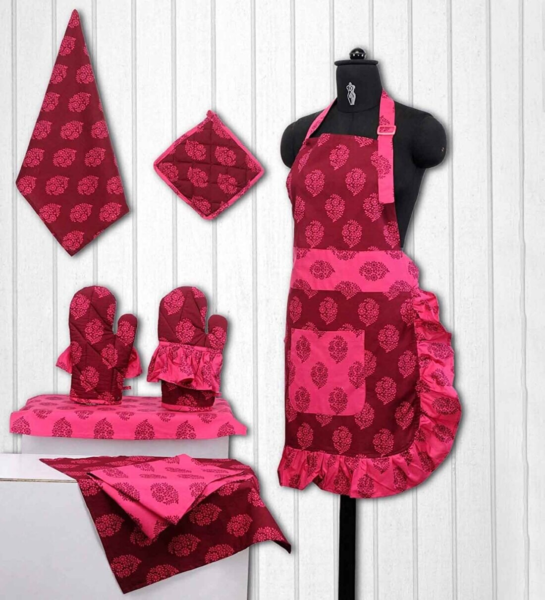 Buy Pink and Maroon Cotton Kitchen Linen Set (8 Pieces) by Swayam