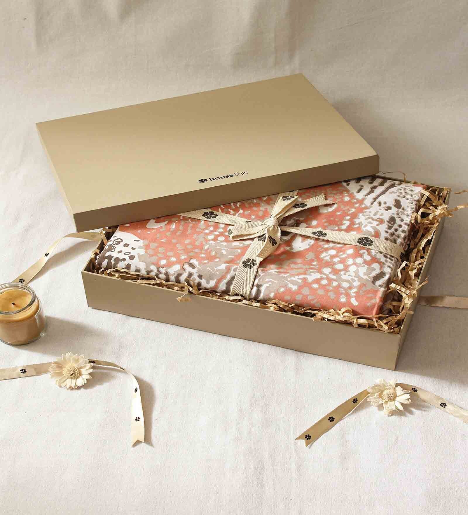 Buy Pink Abstract 180 TC Cotton King Size Bedsheet Gift Set By House