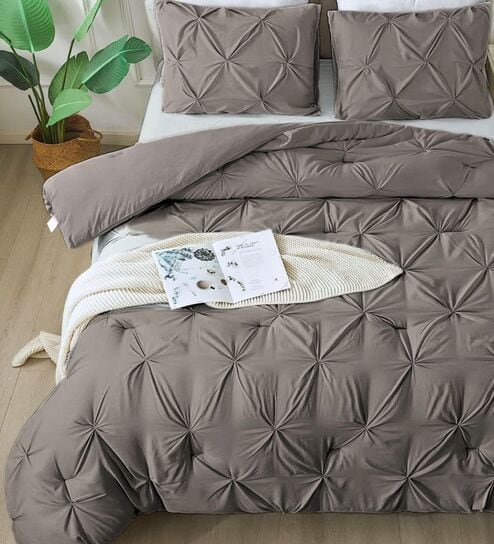 Pinch Pleat Mocha Cold-Weather Comforter Single Size With 1 Pillow Cover