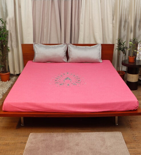 Pink Traditional 400 TC Cotton Queen Sized Bed Sheets with 2 Pillow Covers by Zeba