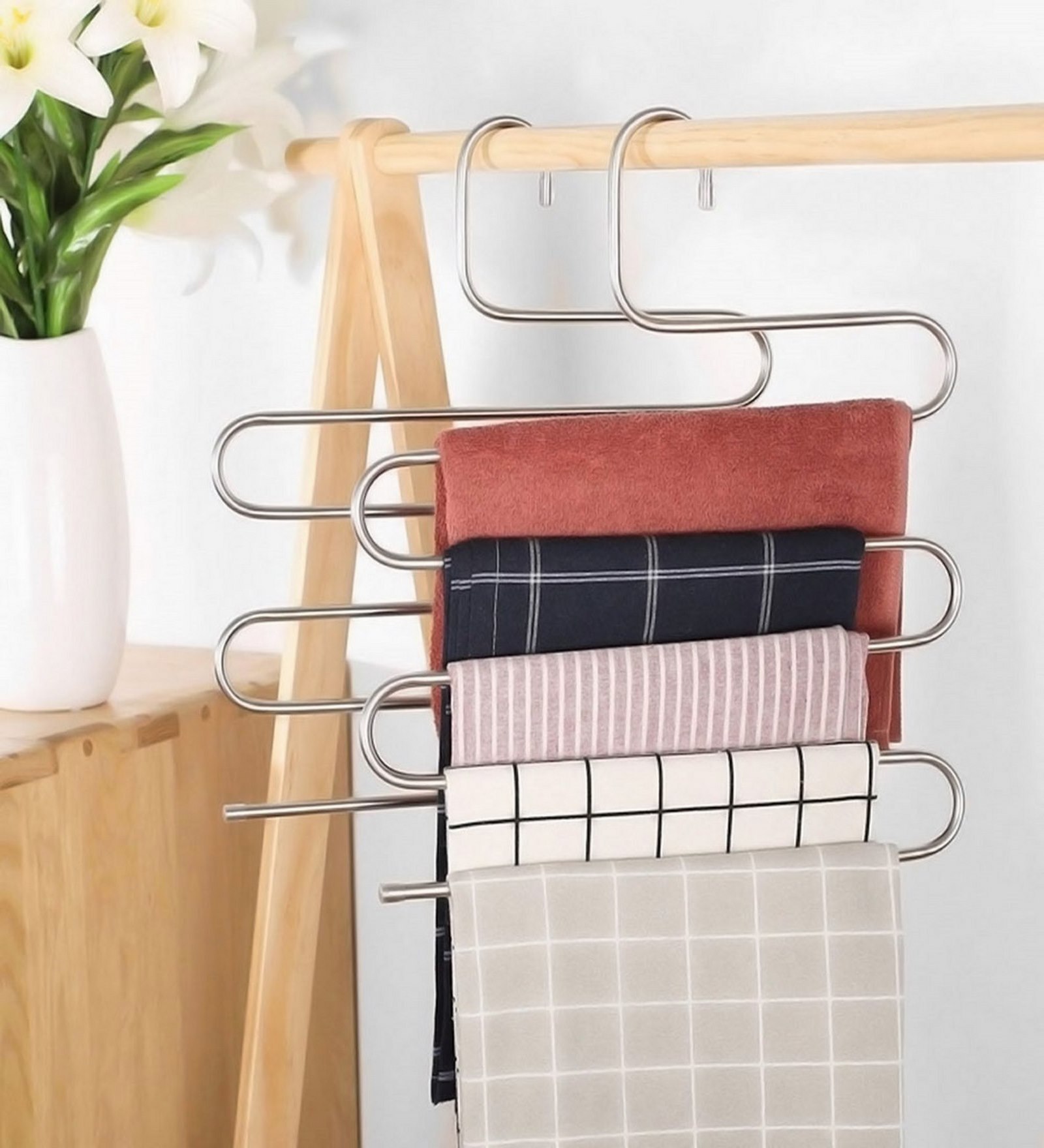 Plastic Cloth Hanger In Assorted