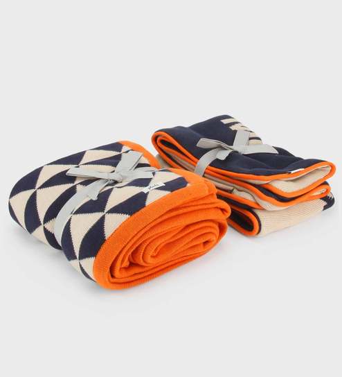 Buy Mountain Beauty Bed Runner With 2 Pillow Covers Set By Pluchi