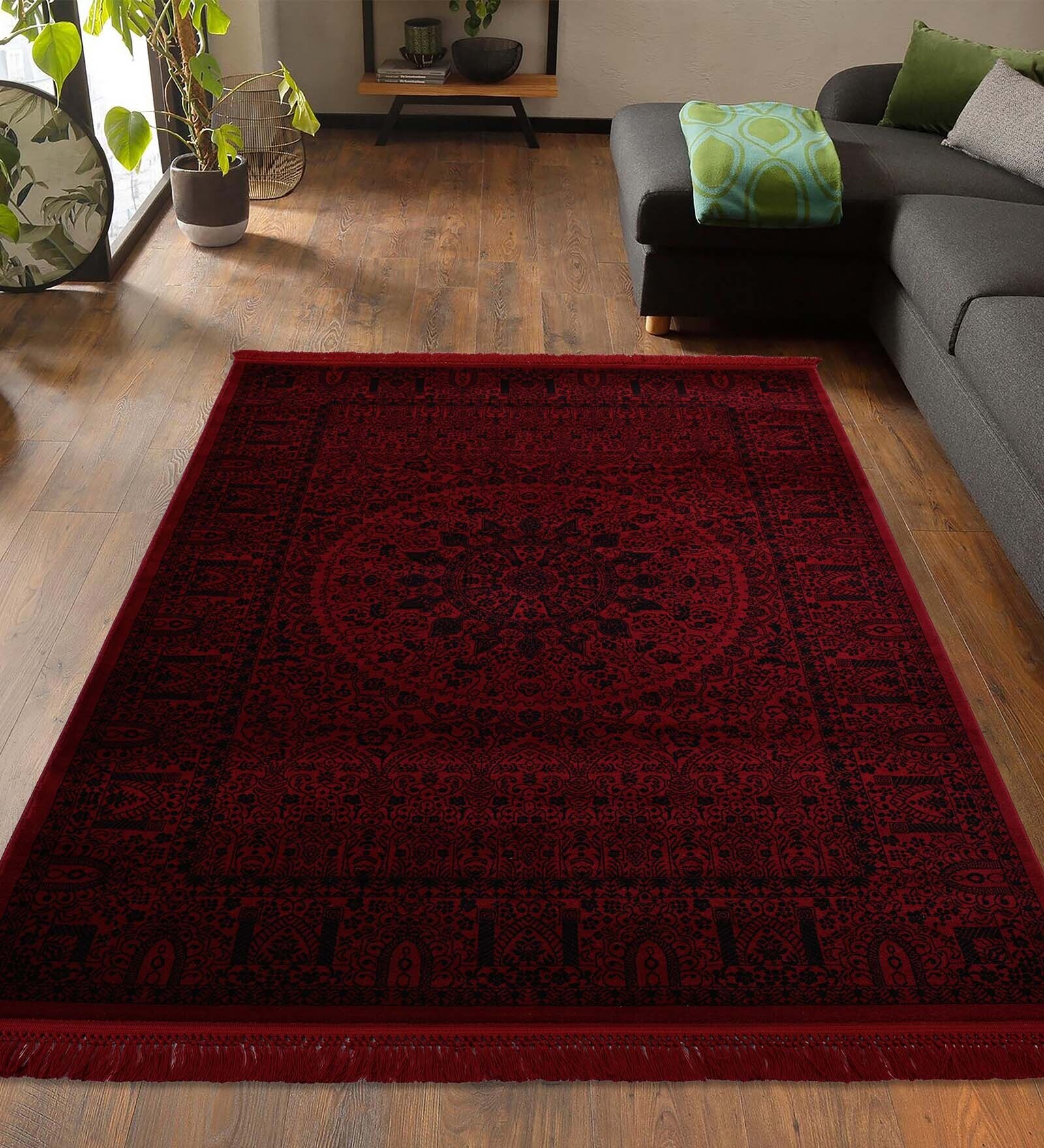 Black And Red Polypropylene Classical Machine Made 5 X 7 Feet Carpet