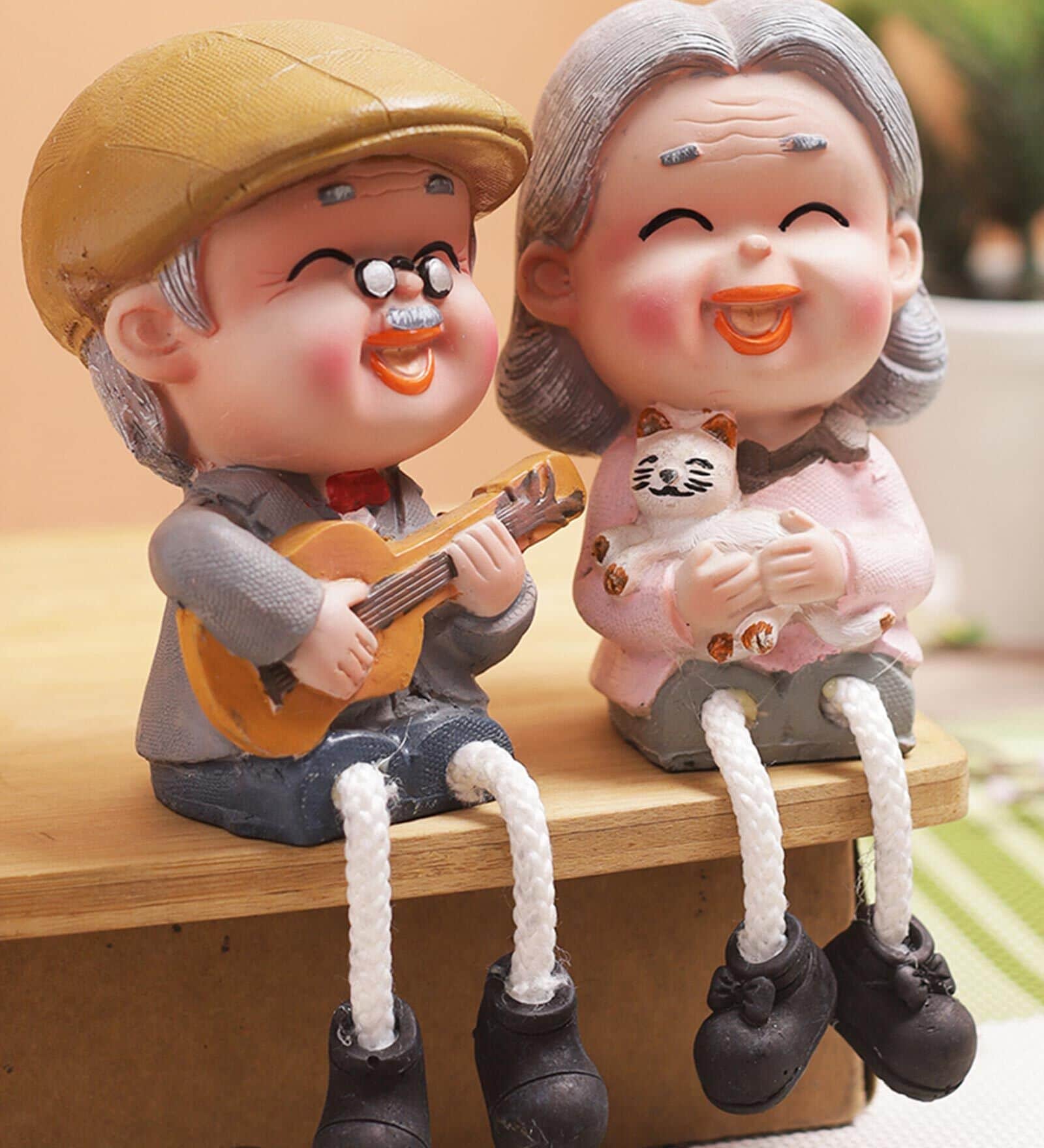 Polyresin Couple Dada Dadi Miniature Figurine