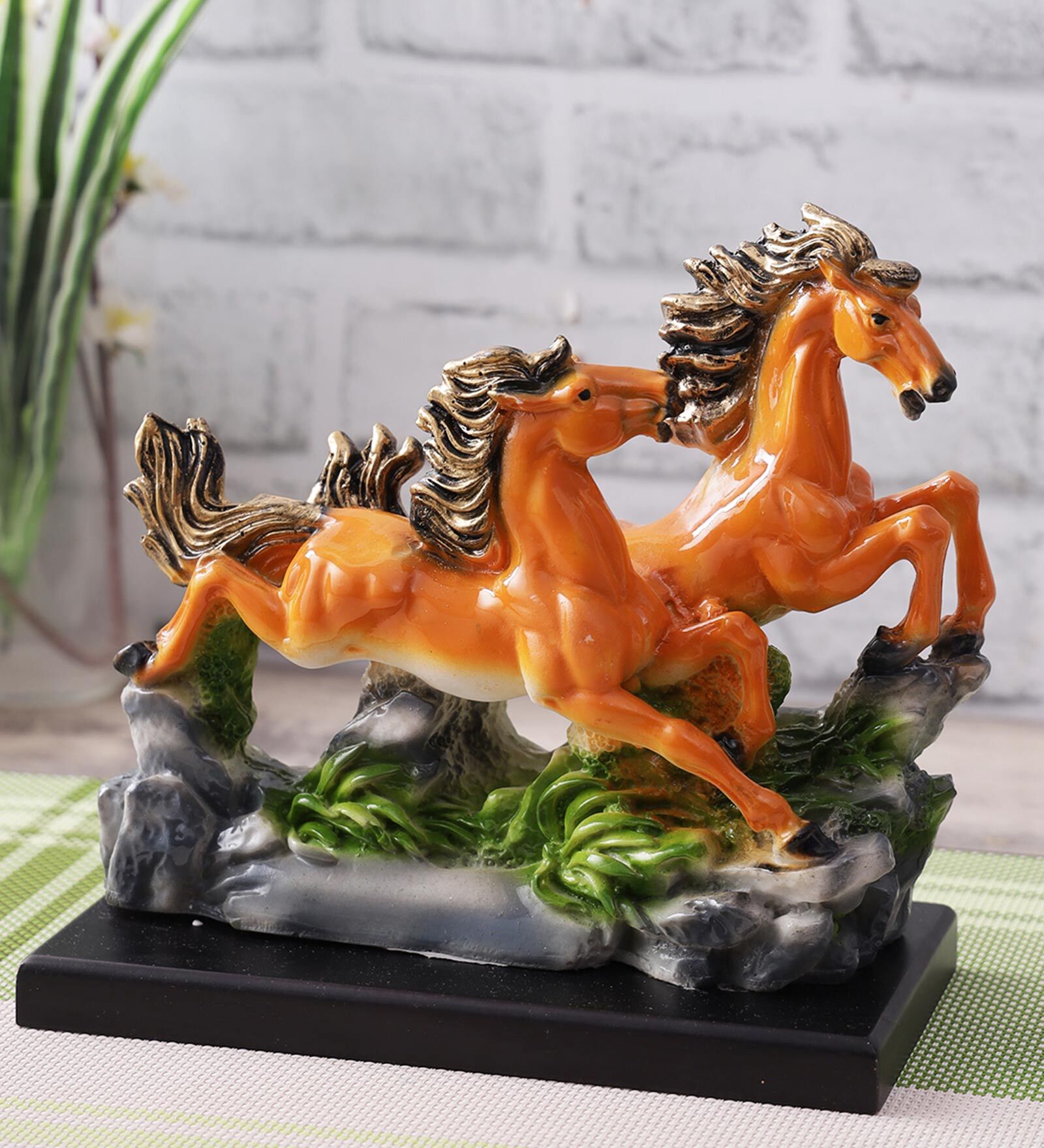Polyresin Running Horse Victory Horses Showpiece