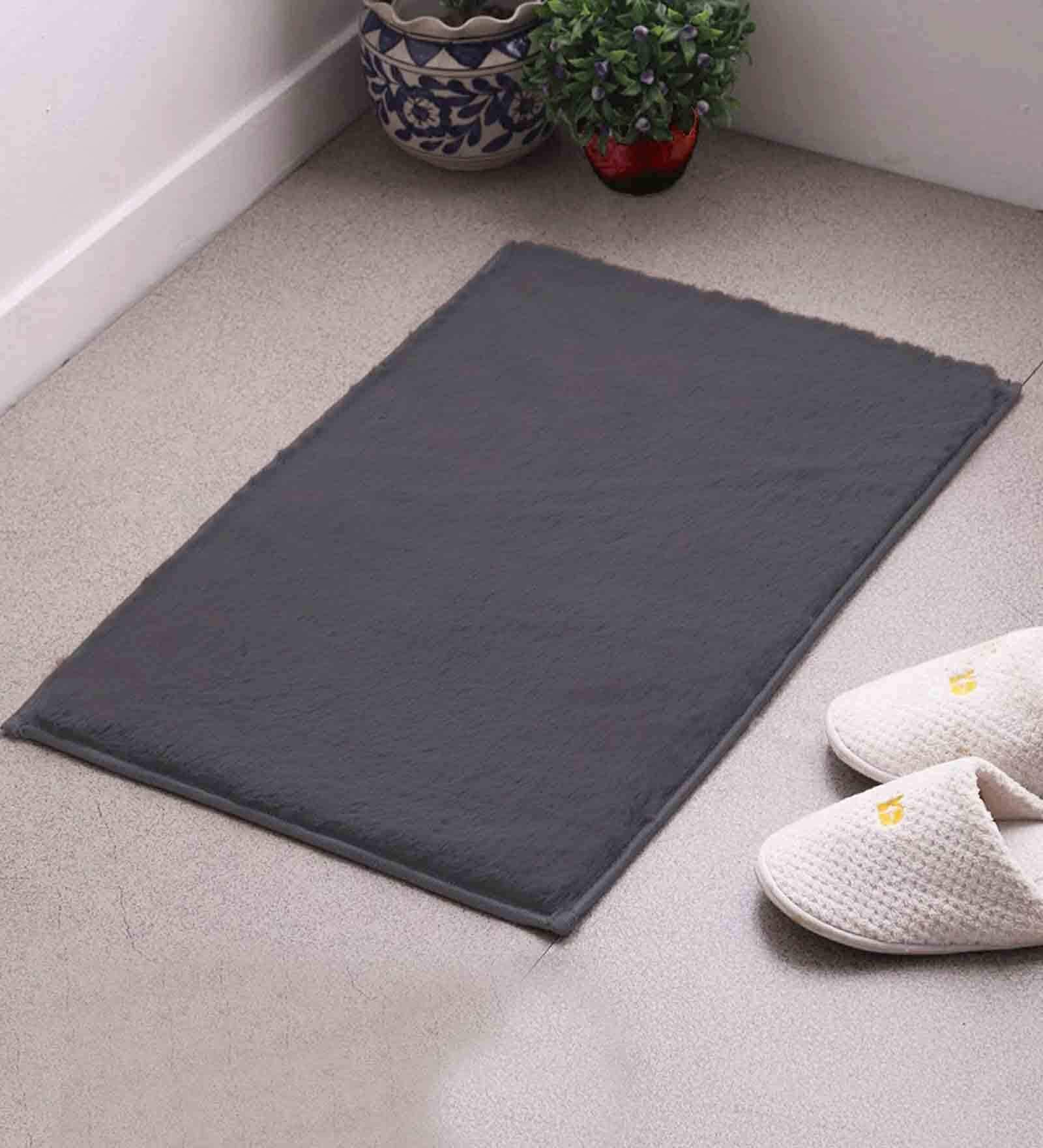 Polyster 24 x 16 Inches Mat in Grey Color