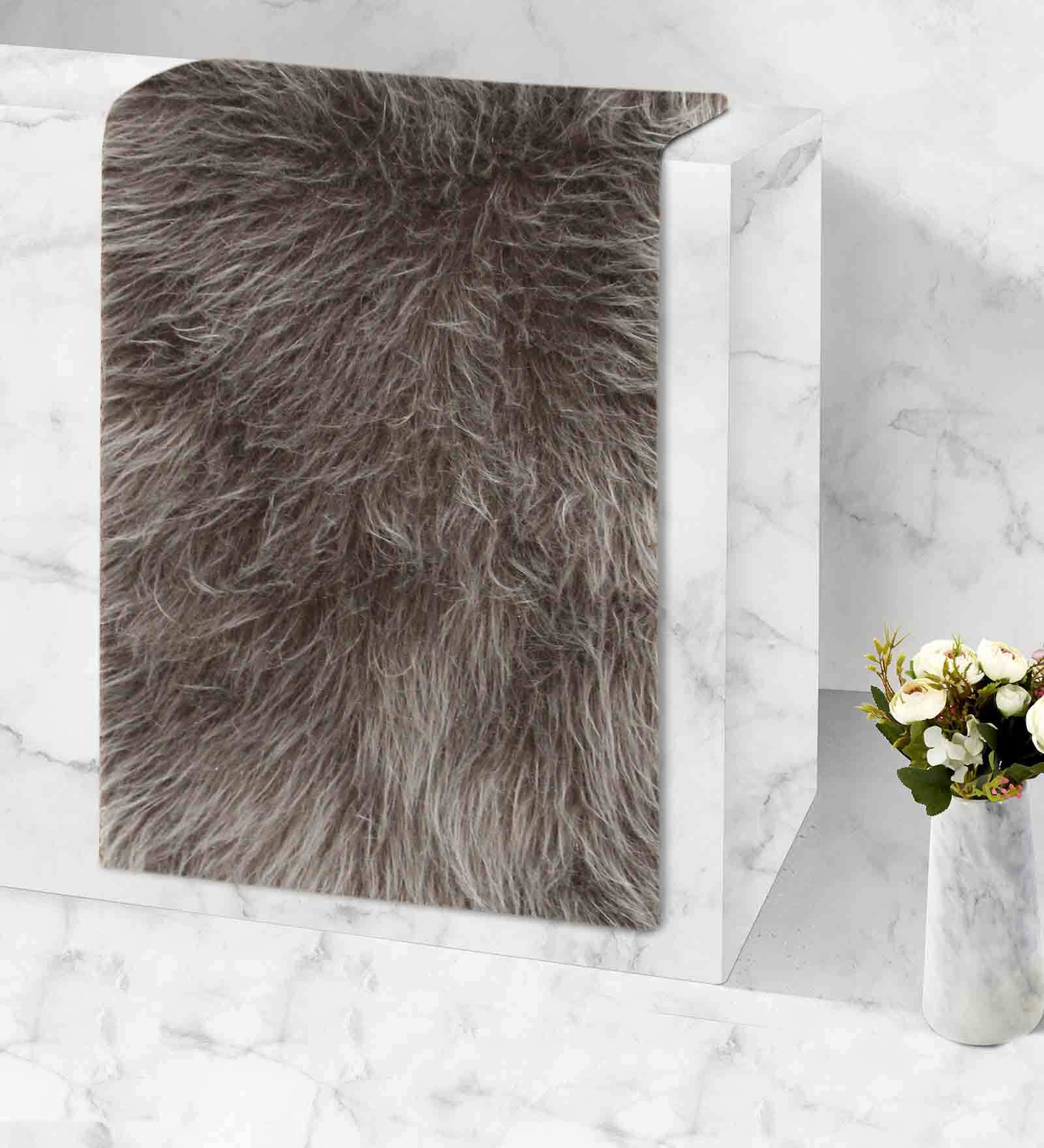 Polyster 24 x 16 Inches Mat in Grey Color