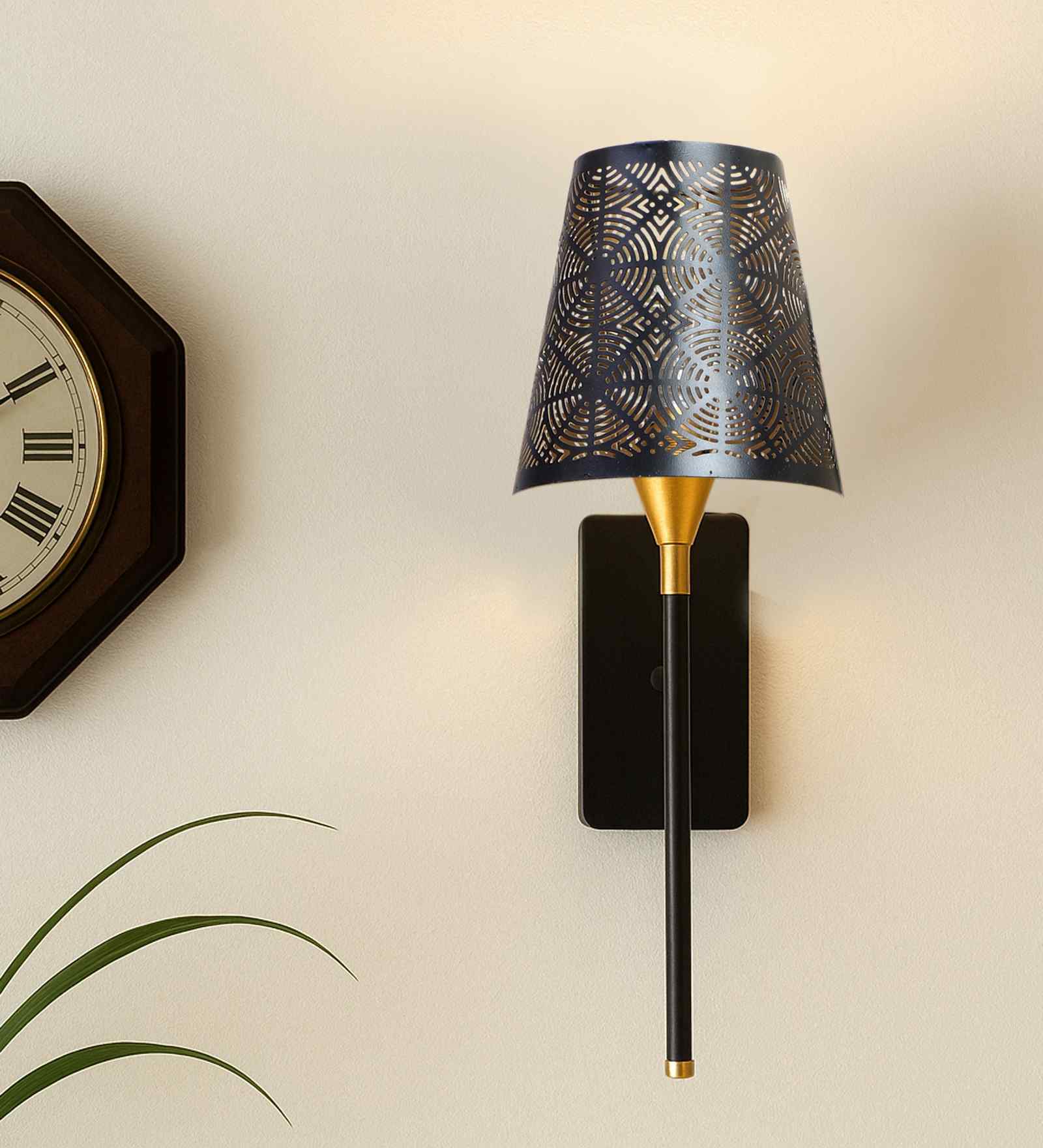 Premium Handmade Etching Shade Wall Lamp Metal Mounted Light Premium Handmade Etching Shade Wall Lamp Metal Mounted Light