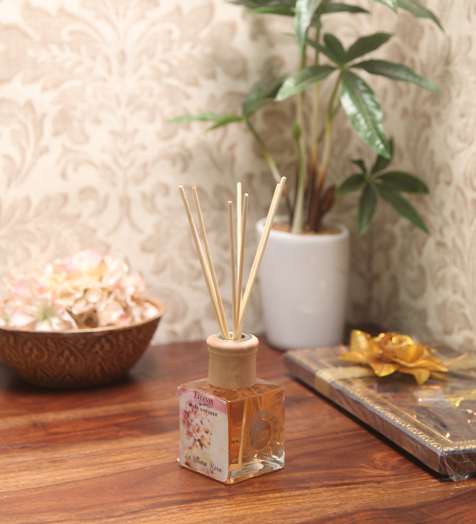 La Uttima Rosa Reed Diffuser Bottle With 10 Rattan Reed Sticks