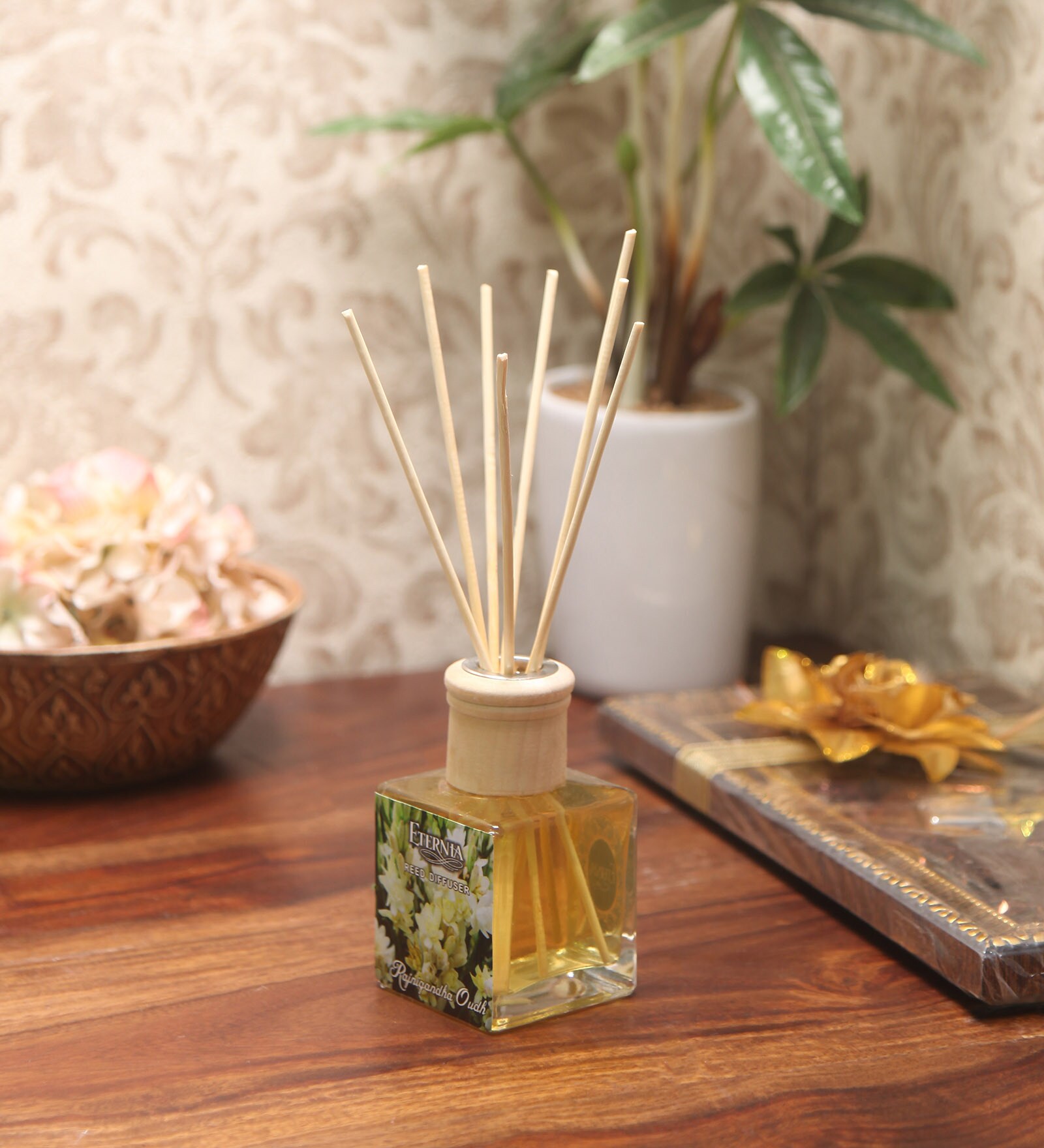Rajnigandha Oudh Reed Diffuser Bottle With 10 Rattan Reed Sticks