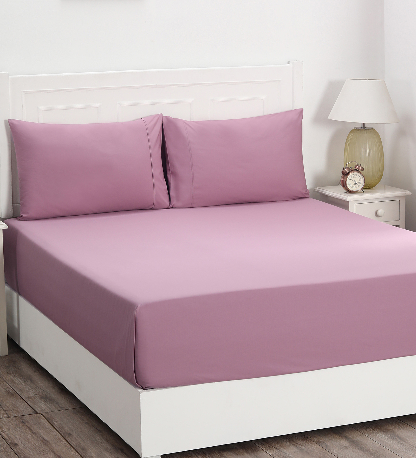 Purple Solid 200 TC Cotton King Sized Bed Sheets with 2 Pillow Covers