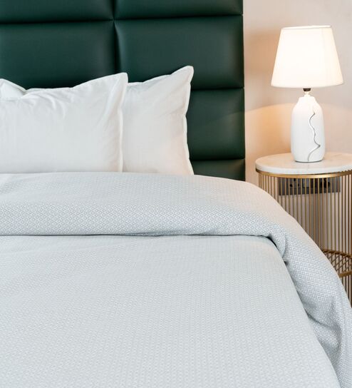 Grey Diamond Pattern Queen sized Bedspread With 2 Pillow Covers