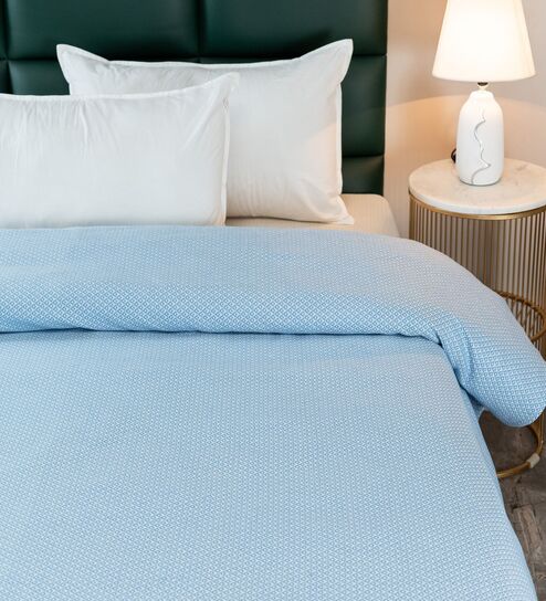 Blue Diamond Pattern Queen sized Bedspread With 2 Pillow Covers