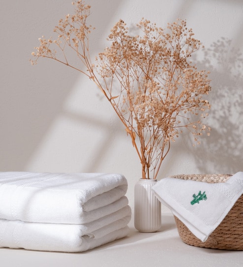 Pure Snow Bamboo and Cotton Solid 600 GSM Bath Towel (1 Pc)