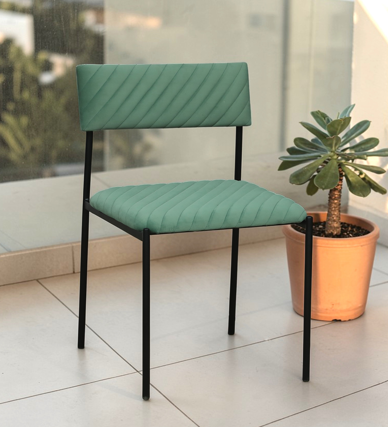 Quinn Metal Chair In Black Finish