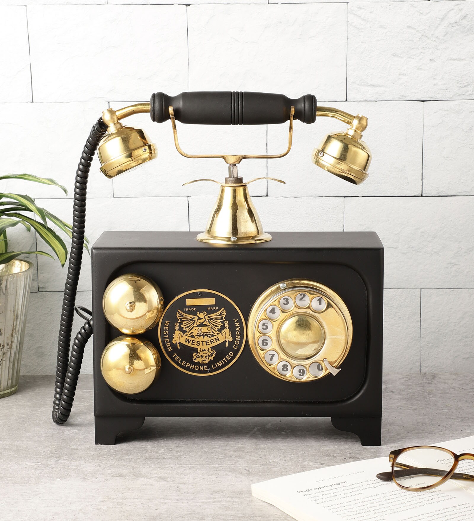 Radio Style Looking Phone Black
Brass Showpiece